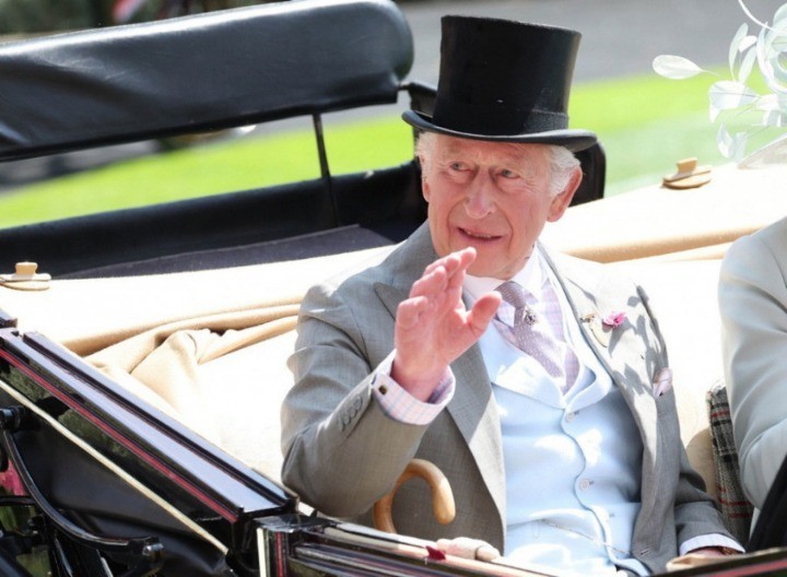 MODERAN NEKI KRALJ Evo šta je Čarls radio na Nedelji mode u Londonu, niko nije očekivao ovaj momenat