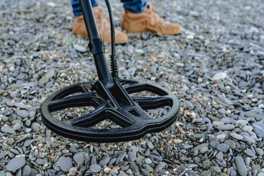 DETEKTOR ZAPIŠTAO, A ON ZANEMEO! Našao zlato i srebro iz doba Vikinga - vrede kao stan u Beogradu!