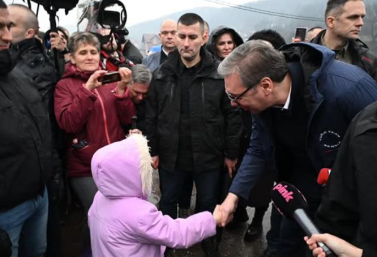 VEČERAS U BORU, SUTRA U KLADOVU! Vučić sa svojim narodom: Svuda je lepo, ali se najlepše osećam kad sam sa vama...