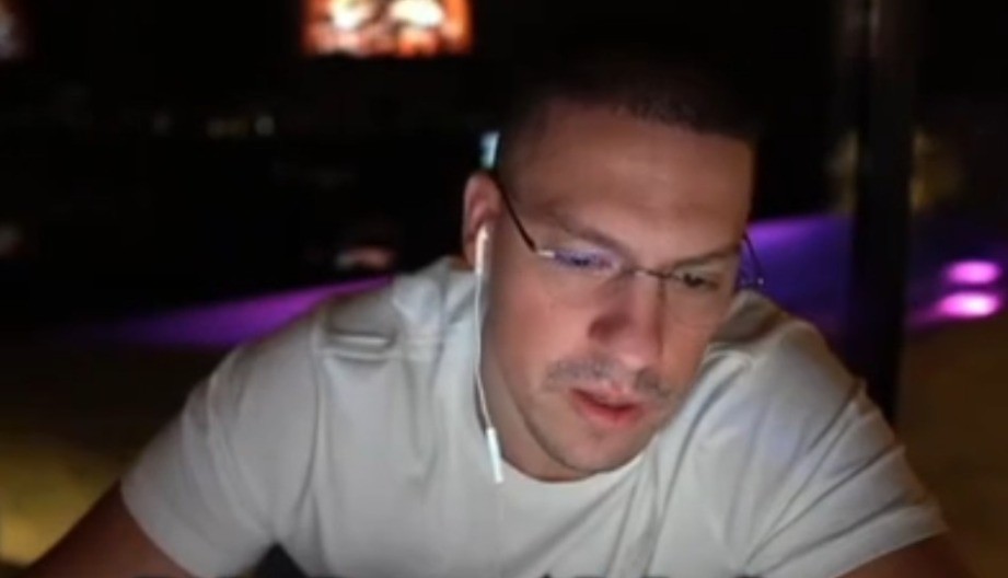 OBJAVLJENA FOTOGRAFIJA DEČKA KOJI JE BAKI PRASETU ZAPALIO AUTO Evo ko je mladić koji se zamerio jutjuberu! (FOTO)