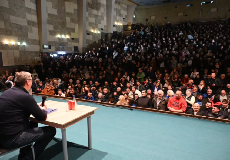 VUČIĆ RAZGOVARAO SA GRAĐANIMA BORA: Mnogo mi je važno da tražim rešenje za puteve, jer oni znače život