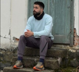 MIHAJLO JE GRADSKU BUKU ZAMENIO ZELENILOM Kupio napuštenu kuću na kraju sela - sada je renovira iz temelja! (VIDEO)