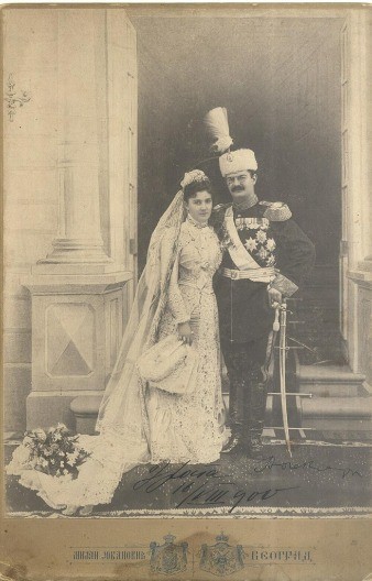 Draga je bila sa pola vojske, a kad je slagala da je trudna, kralju se um pomračio: "Njen bunar je odavno presušio" pričalo se u narodu