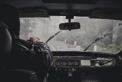 PRESTANITE DA IH PALITE BEZ RAZMIŠLJANJA Maglenke po kiši prave HAOS – mnogi ne znaju koliko su opasne!