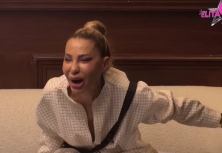 JEZIVO! Maja unakazila Aneli celo lice, procurila uznemirujuća fotografija (FOTO)