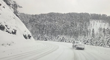 KOLAPS NA PUTEVIMA, VOZILA ZAGLAVLJENA Vlasti poslale upozorenje