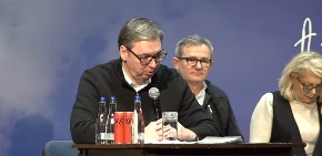 "DO BEOGRADA ZA MANJE OD DVA SATA" Vučić razgovara sa građanima u prepunoj dvorani u Kladovu