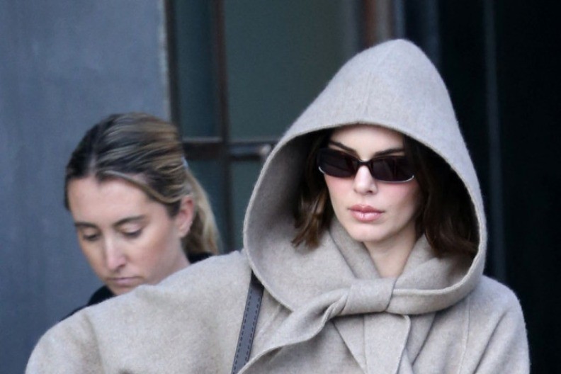 SPORTSKA ELEGANCIJA Ovaj autfit će biti hit proleća 2026. godine, a sve zahvaljujući neočekivanom detalju