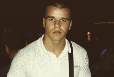  UBISTVO KOJE NIJE REŠENO Nikola je bio sportista i sin policajca, likvidiran je na svoj rođendan