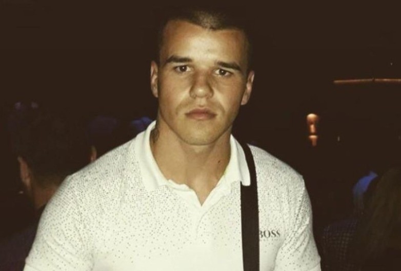  UBISTVO KOJE NIJE REŠENO Nikola je bio sportista i sin policajca, likvidiran je na svoj rođendan