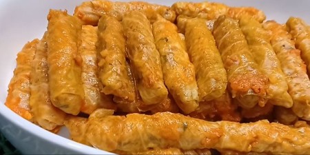 U Turskoj sarmu prave potpuno drugačije: Rolnice se ređaju kao pita, a začin koji dodaju menja sve (VIDEO)