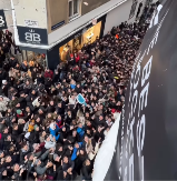 PARE PADALE SA NEBA, LJUDI IH MASOVNO SKUPLJALI PO ULICI U ovom evropskom gradu izbio je pravi HAOS - evo šta se dogodilo