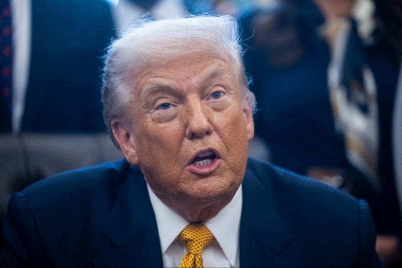 UPAO SA SAČMARICOM KOD TRAMPA Poneo kantu benzina! Aktivirala se Tajna služba