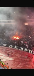HAOS NA DERBIJU "Grobari" zapalili jug Marakane, prekinut derbi (VIDEO)