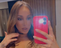 LUNA ĐOGANI U PROVODU Osvanula fotka gde ljubi ovog muškarca! (FOTO)