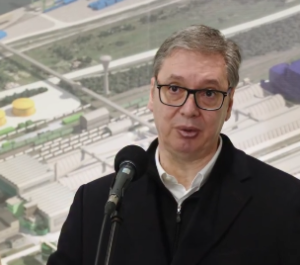 VUČIĆ OBJAVIO SNIMAK POSETE PRAHOVU Predsednik spomenuo novu saobraćajnicu "Stizaće za dva sata"