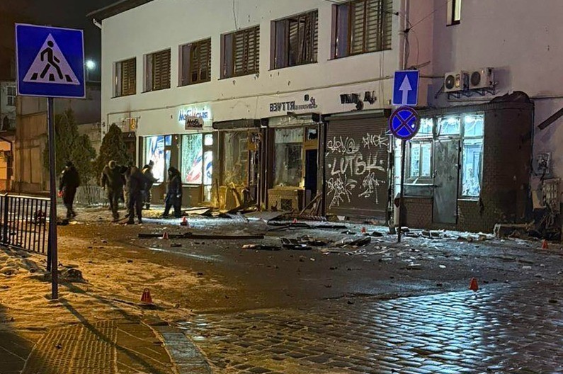 ODJEKNULE EKSPLOZIJE, POGINULA POLICAJKA! Jezive scene terorističkog napada u Lavovu