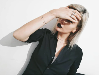 JAVNO PRIZNALA DA JE SPONZORUŠA Pevačica izjavom podigla buru na mrežama: "Od muškarca zahtevam..."