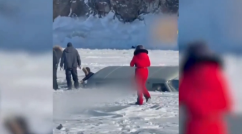 POJAVIO SE JEZIV SNIMAK TRAGEDIJE: Autobus za nekoliko sekundi upao u jezero, sedam ljudi stradalo (VIDEO)