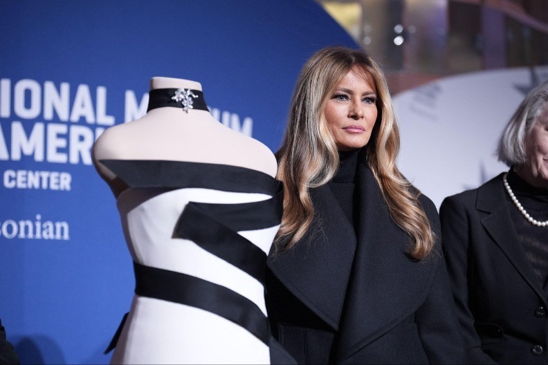 Ovo do sada nije nosila nijedna prva dama: Melanija Tramp u komadu koji Srpkinje obožavaju, tj. žene sa Balkana