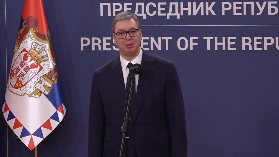 PROSEČNA PLATA U DECEMBRU BILA JE VEĆA OD 1.000 EVRA Vučić: "Beograd, Novi Sad, Bor su najviši po platama"