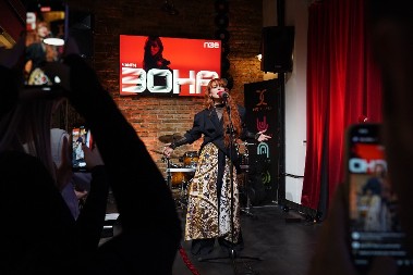 TAKMIČARKA PZE SE UNEREDILA NA SCENI Ovakav peh niko nije očekivao 