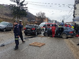 JEZIVA NESREĆA U PAZARU Mladić preticao kolonu, pa se zakucao u bračni par (FOTO)