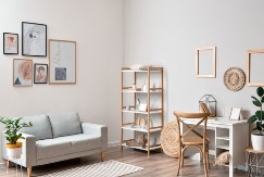 Svaki dizajner će vam ovo reći: Ovakav raspored slika čini dnevnu sobu vizuelno lepšom