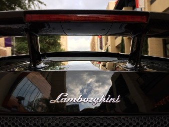 Lamborghini vraća fokus na benzinske zveri - otkazao električni SUV 