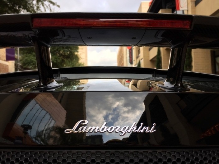 Lamborghini vraća fokus na benzinske zveri - otkazao električni SUV 