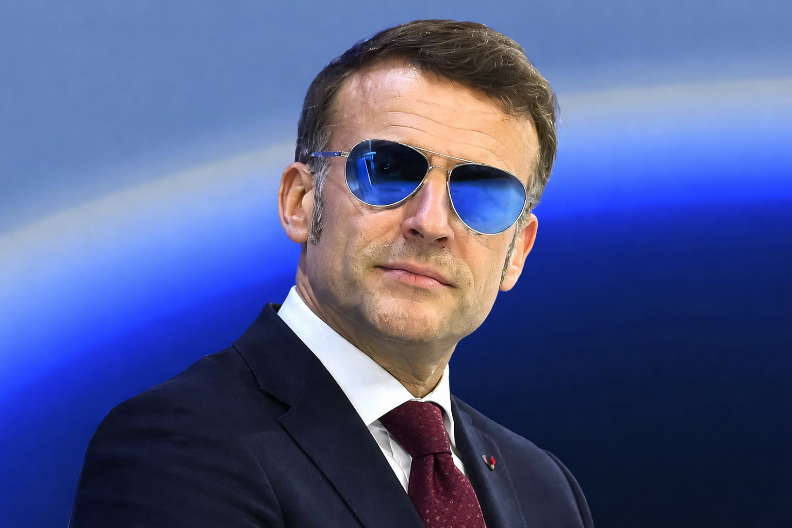 FRANCUZI PONIZILI AMERIČKOG AMBASADORA Zalupili mu vrata ispred nosa