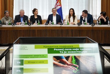 Poljoprivrednicima uručeno više od 50 rešenja za podsticaje u poljoprivredi