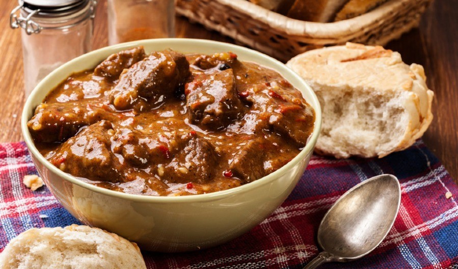 NAJBOLJI RECEPT ZA JUNEĆI GULAŠ Zbog jednog tajnog sastojka brže se skuva i mnogo je ukusniji