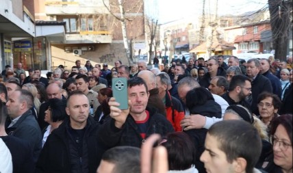 KILOMETARSKE KOLONE PODRŠKE VUČIĆU! Građani su u nezapamćenom broju za listu SNS