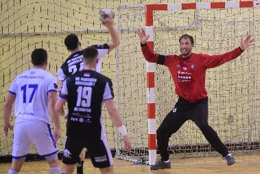 KARIJERA POD ZNAKOM PITANJA Srpski golman hitno operisan 