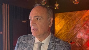 "BIO JE NEPONOVLJIV LIK" Aca Ilić se prisetio lepih uspomena sa Tomom Zdravkovićem, otkrio da li je bio zaljubljen u Silvanu Armenulić (VIDEO)