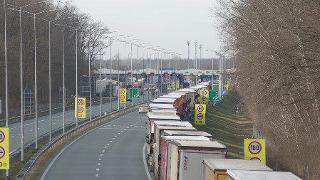 KOLAPS NA SRPSKIM GRANICAMA Ovde se čeka i po 6 sati!