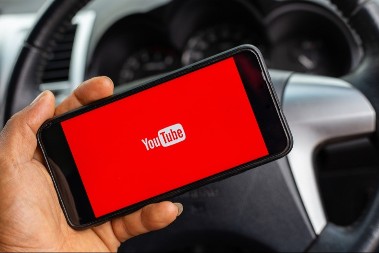 Ko vlada Jutjubom u automobilskom svetu - milioni kupaca, ali prazni kanali