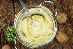 Nemojte više sipati mleko u pire krompir: Evo šta mu daje kremastu strukturu bez grudvica