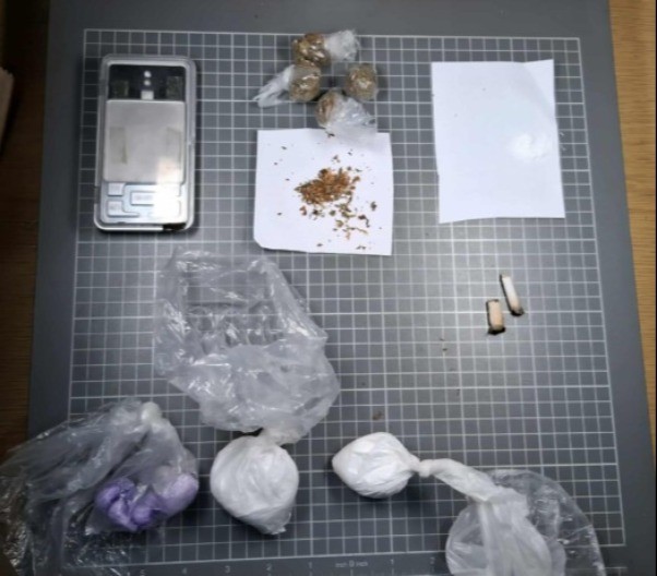 NIŠLIJA UHAPŠEN ZBOG DILOVANJA Pronašli mu skoro tri kile droge