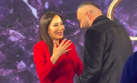 "JE L' HOĆEŠ DA SEČEM VENE?!" Pevač zapevao Cecinu omiljenu pesmu, ona se potpuno prepustila! (FOTO)