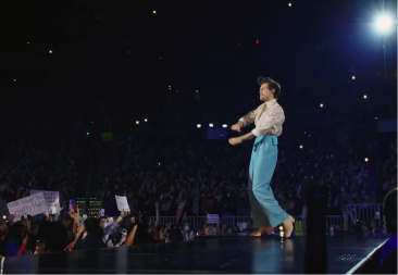 MORBIDNOST BEZ GRANICA Nećete verovati šta je čuveni pevač radio na bakinoj sahrani, ovo još nismo videli