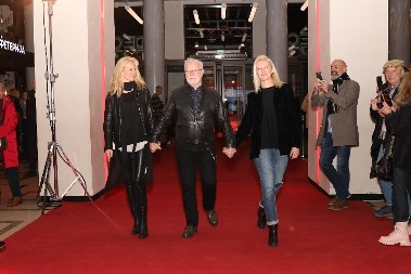 NAŠ MUZIČAR UMALO ŽIV IZGOREO U KOMBIJU: "Ostao sam bez kože od kolena do nožnih prstiju"