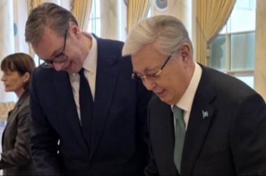 VUČIĆ DOBIO POKLONE U ASTANI Evo šta ga je posebno obradovalo (FOTO)