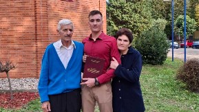 Ljubomir iz Bjeluše nekada bio đak pešak a danas jedan od najboljih studenata u Čačku - ponos je roditelja i celog sela 