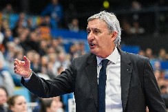 PEŠIĆ OPET NAPRAVIO ŠOU Nova urnebesna konferencija Karija (VIDEO)