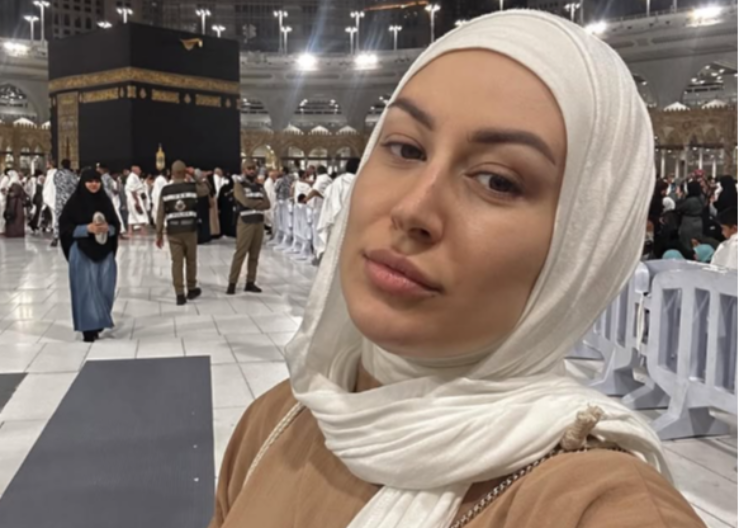 PEVAČICA "ZVEZDA GRANDA" (34) VODILA BITKU S RAKOM Sad pokazala novu frizuru! (FOTO)