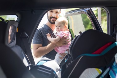 STRUČNJACI SU SE SLOŽILI Ovo je najbezbednije mesto za bebe u automobilu