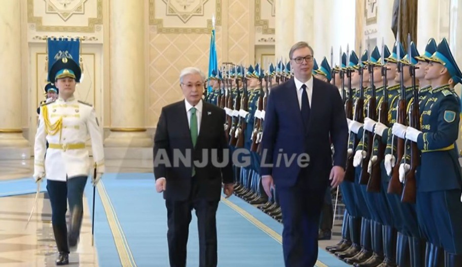 VOJNI ORKESTAR POSTROJEN U ASTANI Svečani doček predsednika Vučića (VIDEO)