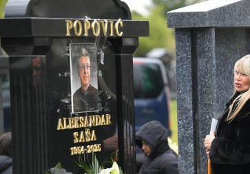 PEVAČ PRE SVIH STIGAO NA NOVO BEŽANIJSKO GROBLJE Na Sašinom grobu zatekao samo tri stvari